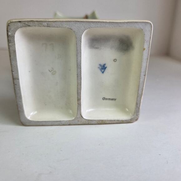 Goebel M.I. Hummel Stormy Weather #71 TMK2 Full Bee Germany 6.5" Figurine - Picture 12 of 16